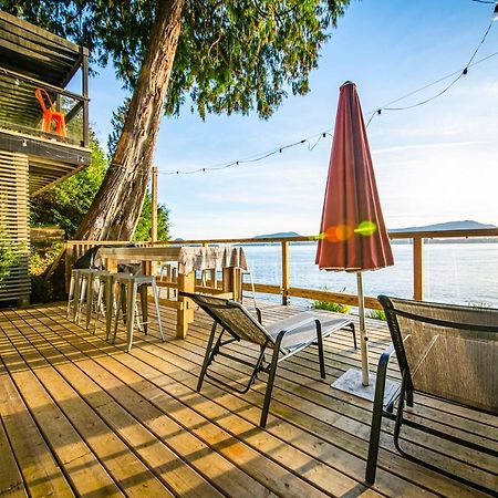 Waterfront Cottage With Superb Coastline Views West Vancouver Exterior foto
