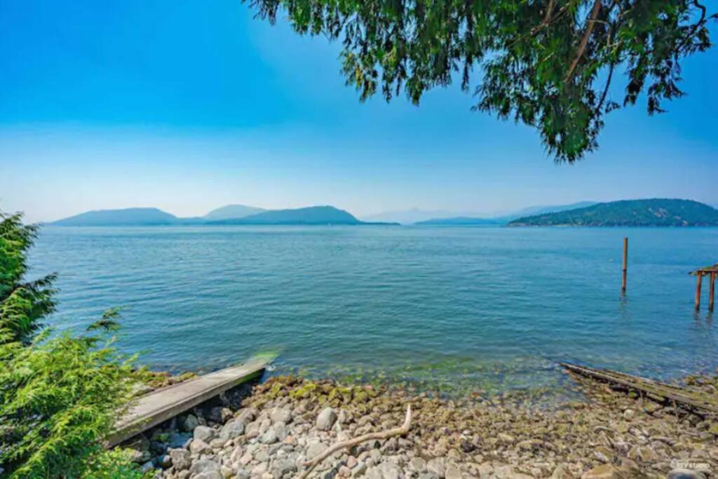 Waterfront Cottage With Superb Coastline Views West Vancouver Exterior foto