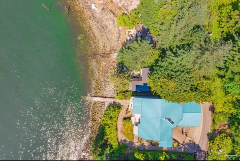 Waterfront Cottage With Superb Coastline Views West Vancouver Exterior foto