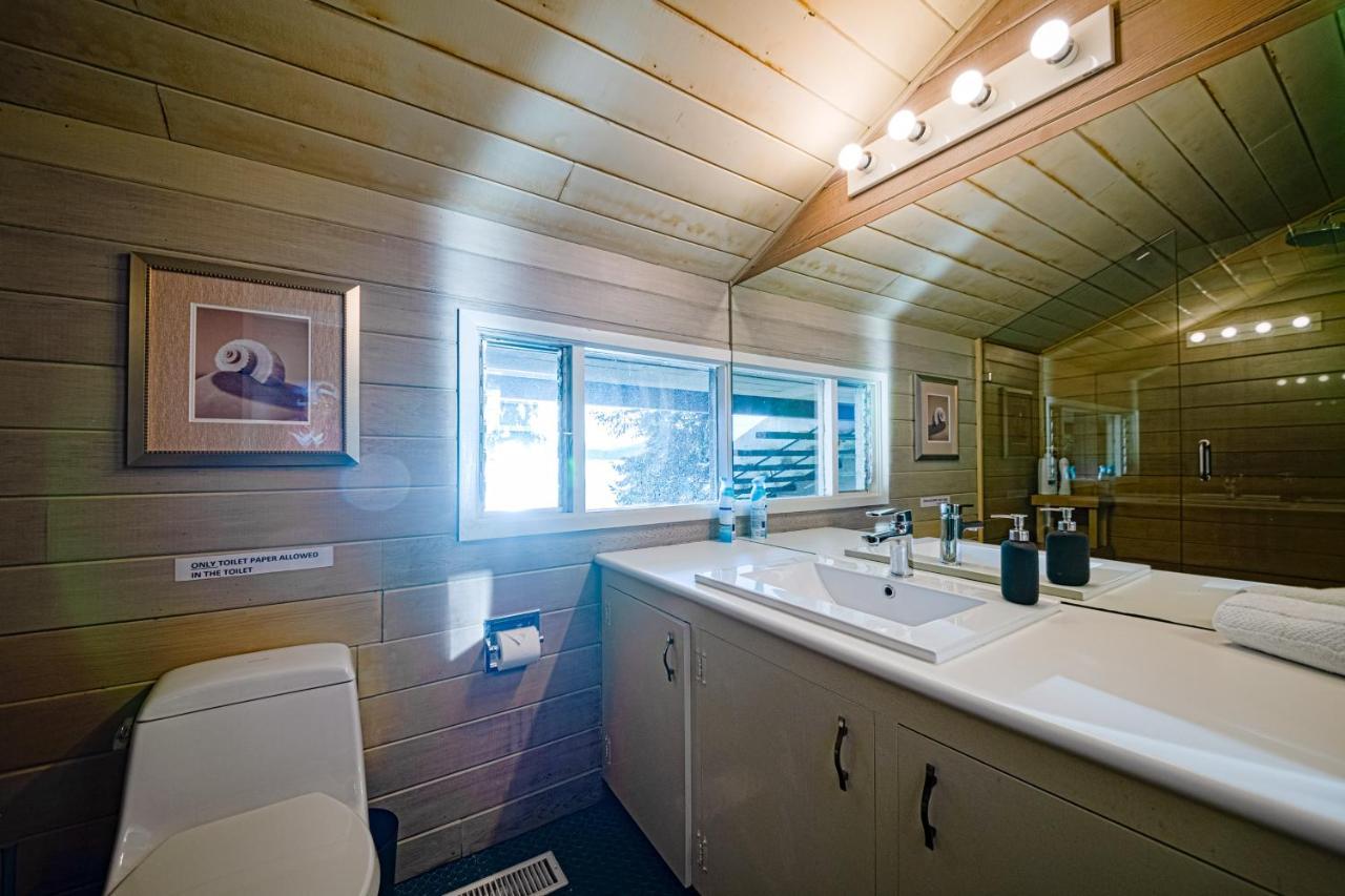 Waterfront Cottage With Superb Coastline Views West Vancouver Exterior foto