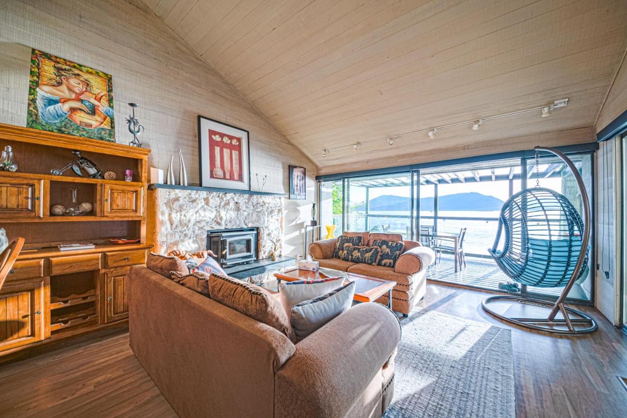 Waterfront Cottage With Superb Coastline Views West Vancouver Exterior foto