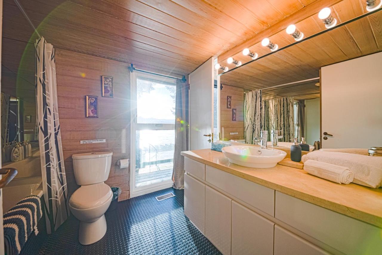 Waterfront Cottage With Superb Coastline Views West Vancouver Exterior foto